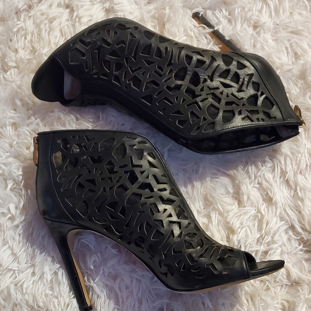 Vince Camuto peep toe heels barely worn
